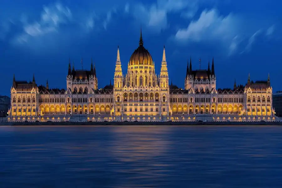 parlamento-de-budapest-por-la-noche