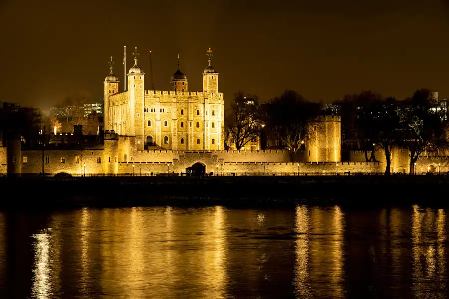 torre-de-londes-de-noche